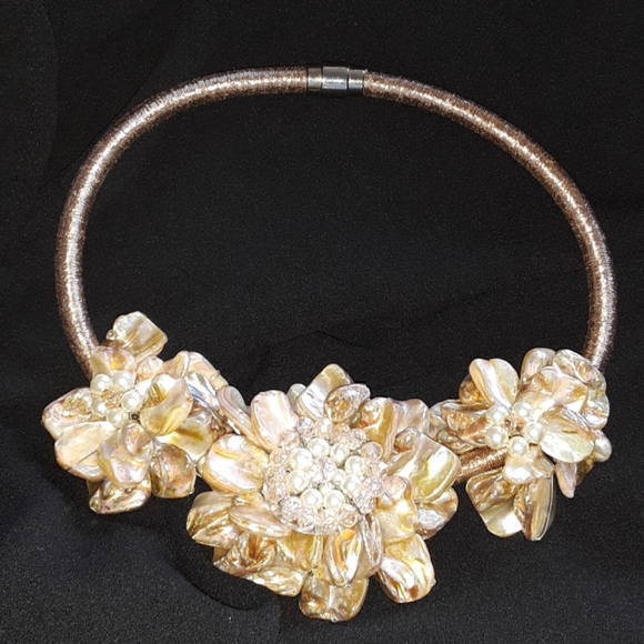 GARDENIA  Flower Statement Necklace - Picture 8 of 8